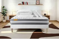 Pack lit complet 140x200 cm - Matelas + Sommier Blanc + 2 oreillers + Couette - Memo Plus Pack lit complet 140x200 cm - Matelas + Sommier Blanc + 2 oreillers + Couette - Memo Plus